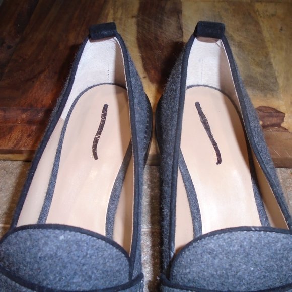 Slightly used Ann Taylor Gray Flannel Penny Loafers Sz 7M - Picture 4 of 6